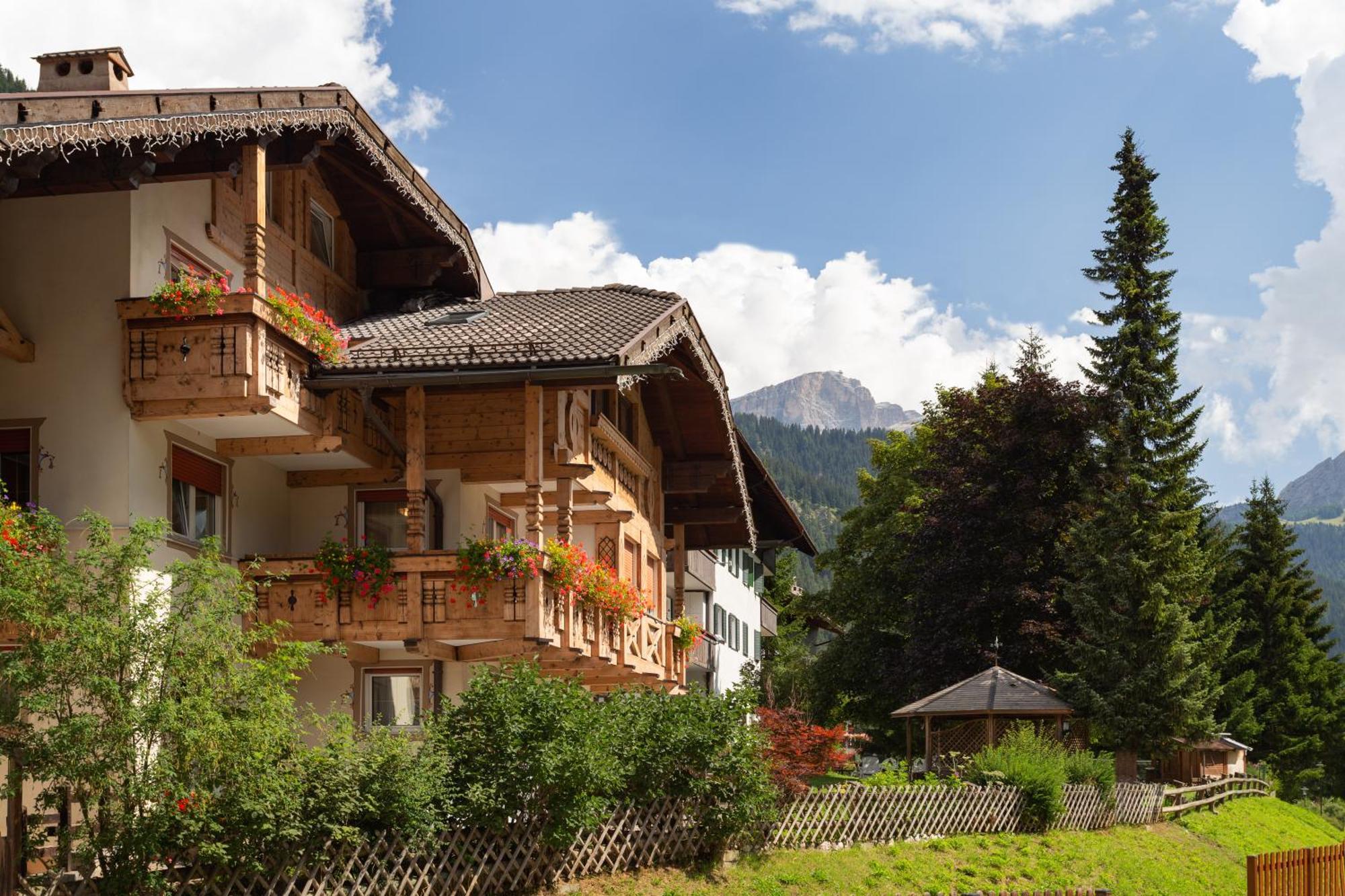 Appartamenti Ladina Campitello di Fassa Εξωτερικό φωτογραφία