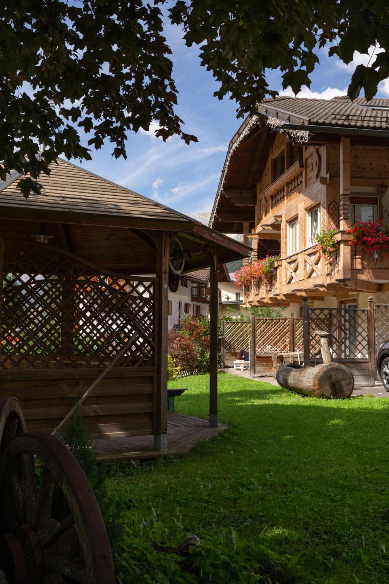 Appartamenti Ladina Campitello di Fassa Εξωτερικό φωτογραφία